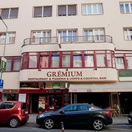 Penzion Gremium Hotel Bratislava Exterior photo